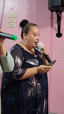 cantando